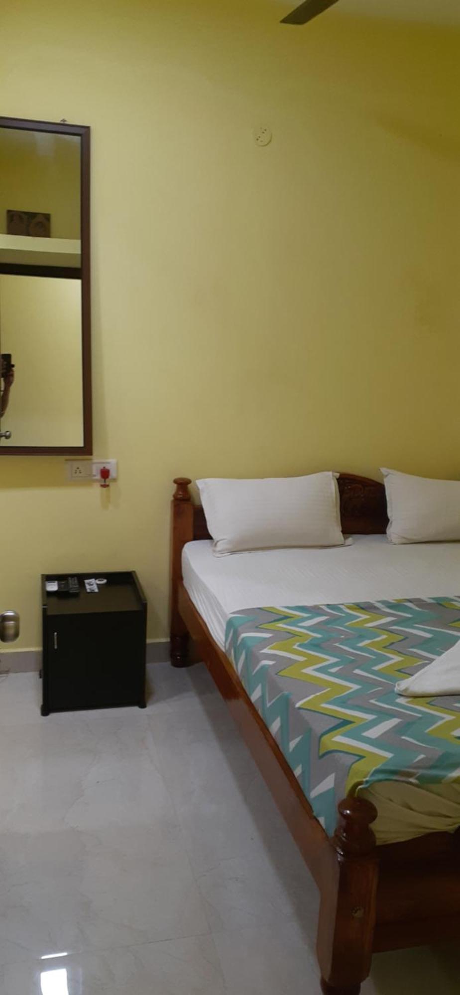 Varadhar Guest House Kanchipuram Exterior foto
